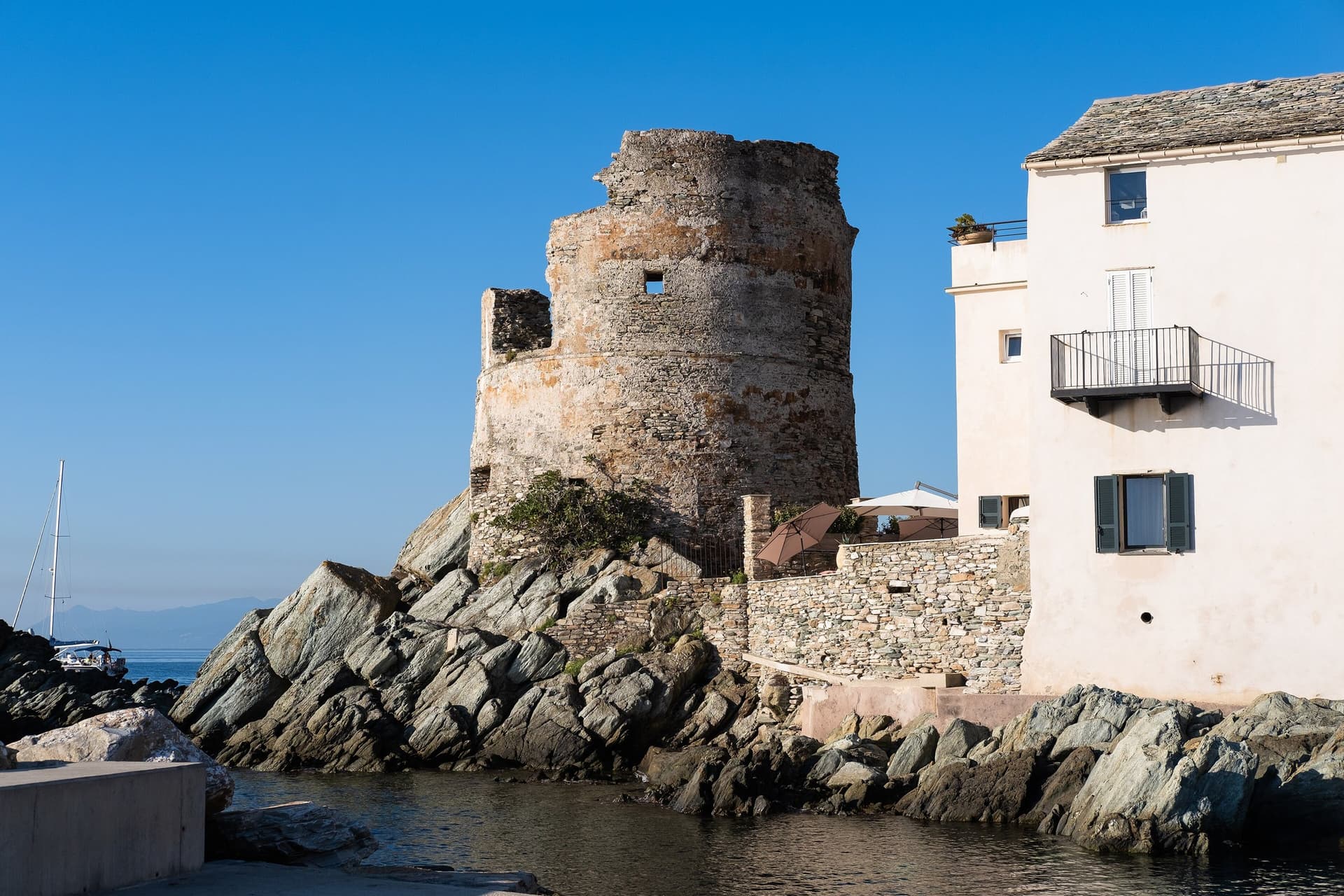 La tour génoise d'Erbalunga, dans le Cap Corse