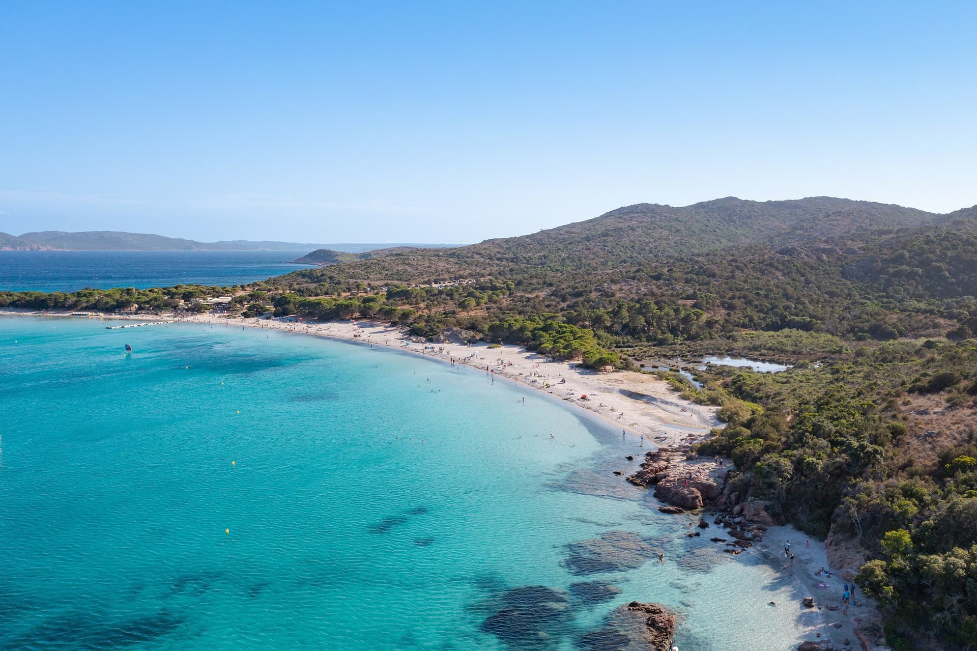 La plage de Rondinara, eaux turquoise et maquis